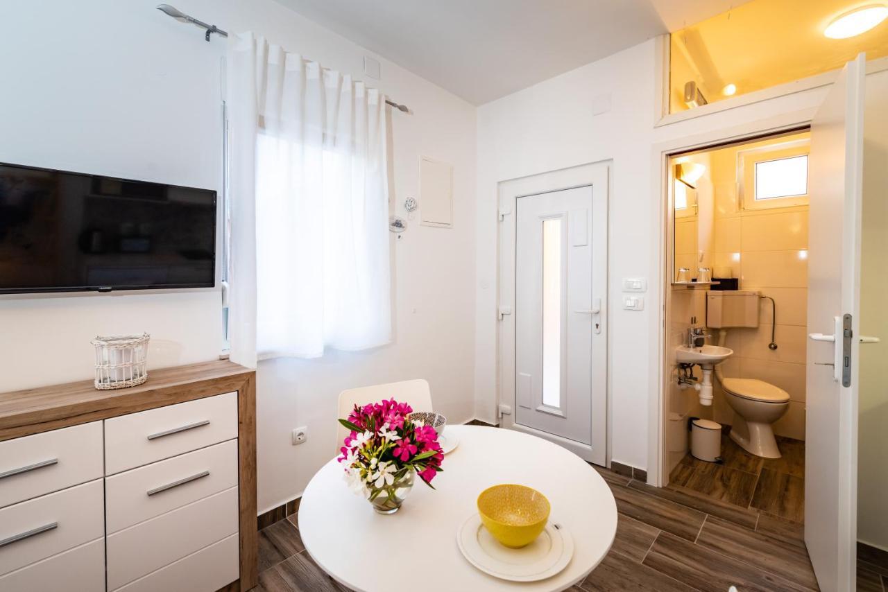 Studio Apartment Gina Zadar Exterior photo